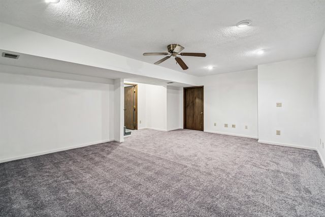 3859 Holly Lane, Waterloo, IA 50702
