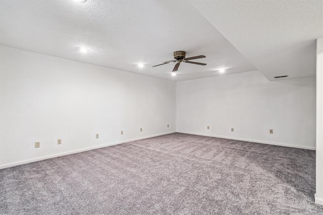 3859 Holly Lane, Waterloo, IA 50702