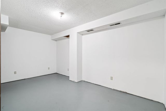3859 Holly Lane, Waterloo, IA 50702