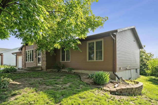 3859 Holly Lane, Waterloo, IA 50702