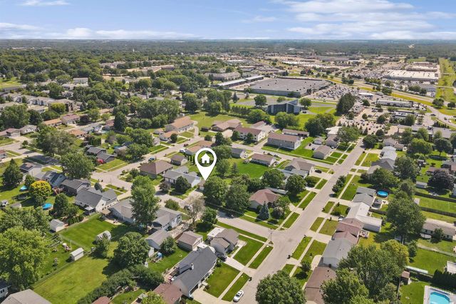 3859 Holly Lane, Waterloo, IA 50702