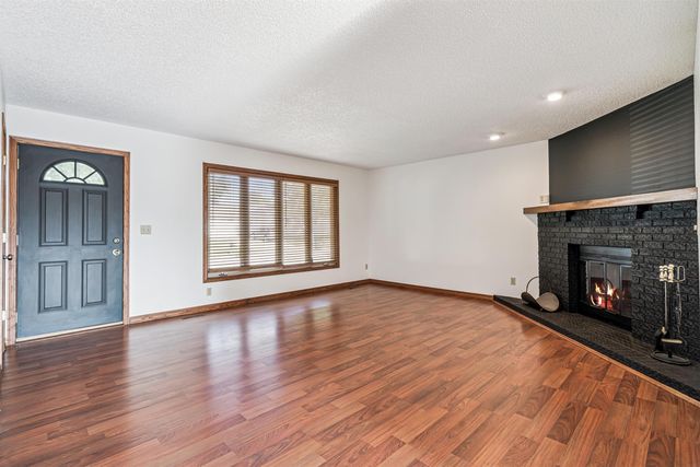 3859 Holly Lane, Waterloo, IA 50702