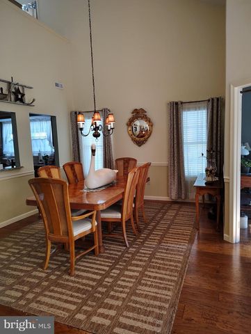 8 PARKVIEW CIR, Columbus, NJ 08022
