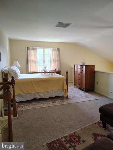8 PARKVIEW CIR, Columbus, NJ 08022