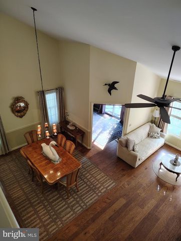 8 PARKVIEW CIR, Columbus, NJ 08022