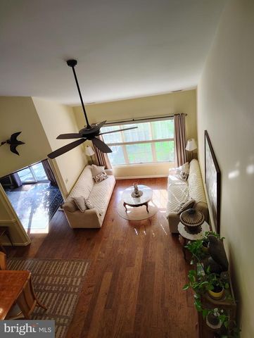 8 PARKVIEW CIR, Columbus, NJ 08022