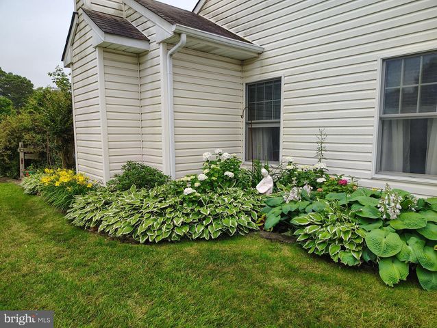 8 PARKVIEW CIR, Columbus, NJ 08022