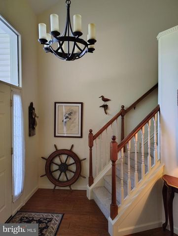 8 PARKVIEW CIR, Columbus, NJ 08022