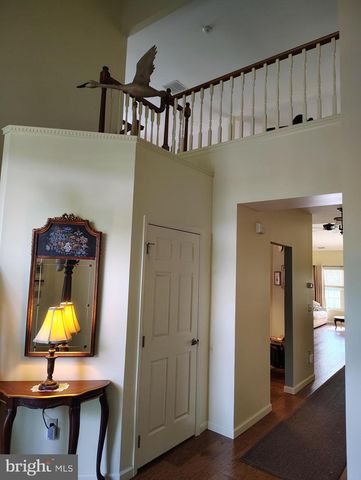 8 PARKVIEW CIR, Columbus, NJ 08022