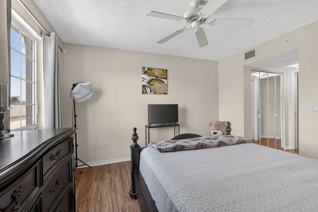 800 S Crestwood Ct Court S 809, Royal Palm Beach, FL 33411