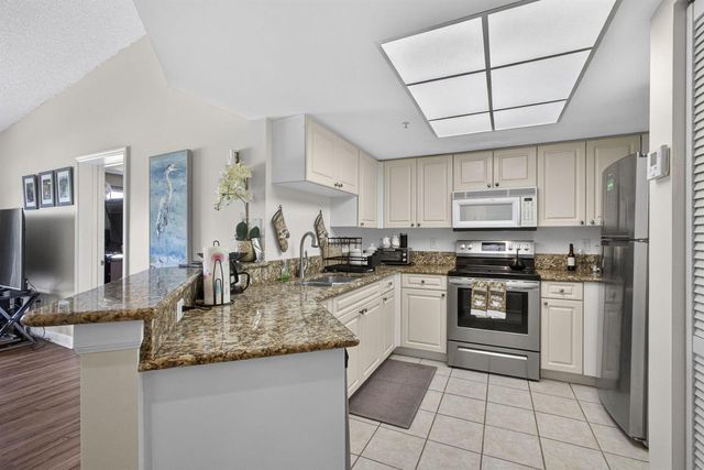 800 S Crestwood Ct Court S 809, Royal Palm Beach, FL 33411