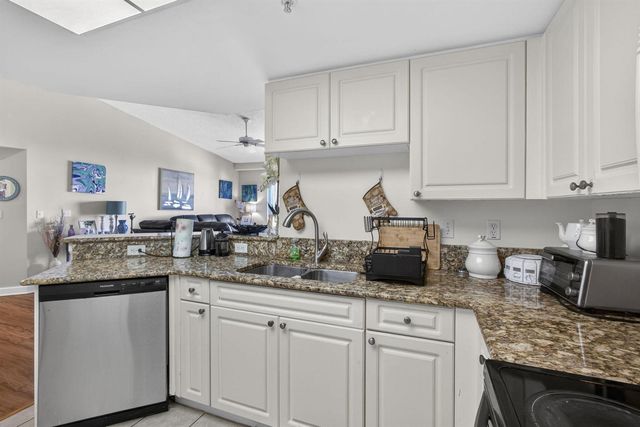 800 S Crestwood Ct Court S 809, Royal Palm Beach, FL 33411