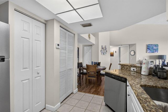 800 S Crestwood Ct Court S 809, Royal Palm Beach, FL 33411