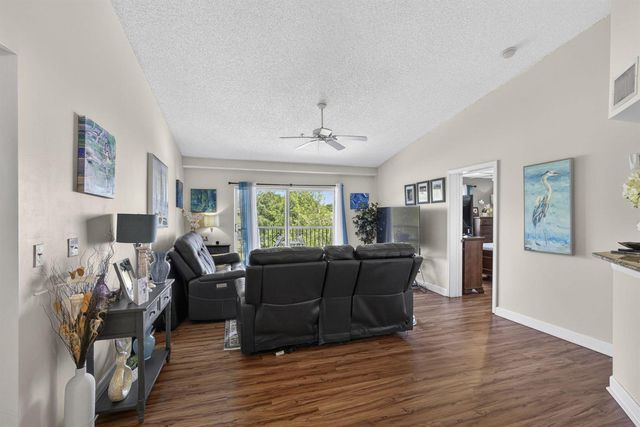 800 S Crestwood Ct Court S 809, Royal Palm Beach, FL 33411