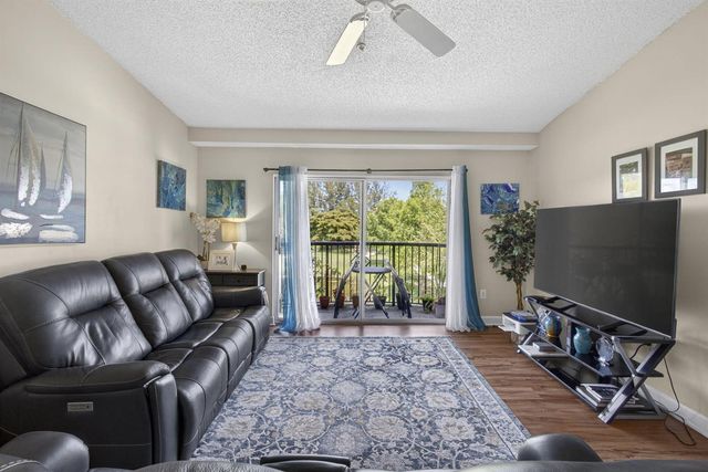 800 S Crestwood Ct Court S 809, Royal Palm Beach, FL 33411