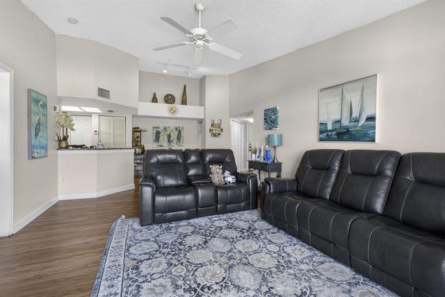 800 S Crestwood Ct Court S 809, Royal Palm Beach, FL 33411