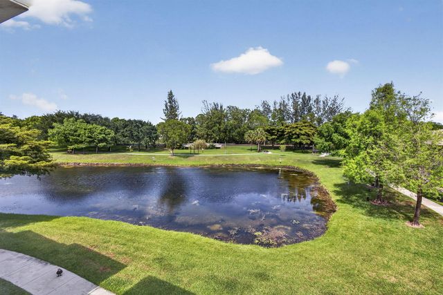 800 S Crestwood Ct Court S 809, Royal Palm Beach, FL 33411