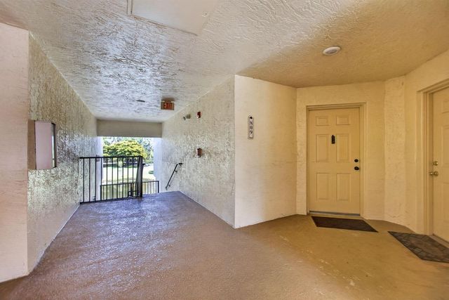 800 S Crestwood Ct Court S 809, Royal Palm Beach, FL 33411