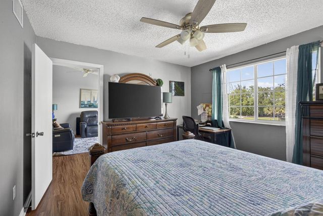 800 S Crestwood Ct Court S 809, Royal Palm Beach, FL 33411
