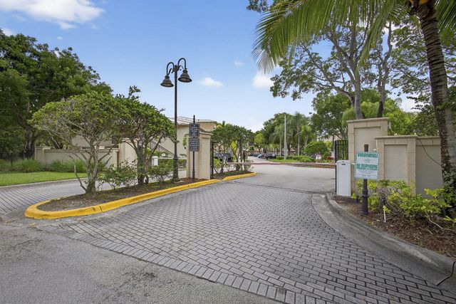 800 S Crestwood Ct Court S 809, Royal Palm Beach, FL 33411
