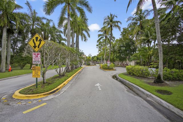 800 S Crestwood Ct Court S 809, Royal Palm Beach, FL 33411