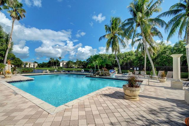 800 S Crestwood Ct Court S 809, Royal Palm Beach, FL 33411