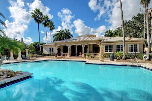 800 S Crestwood Ct Court S 809, Royal Palm Beach, FL 33411