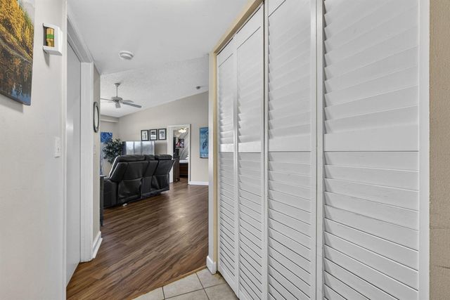 800 S Crestwood Ct Court S 809, Royal Palm Beach, FL 33411