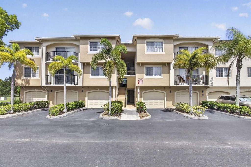 800 S Crestwood Ct Court S 809, Royal Palm Beach, FL 33411