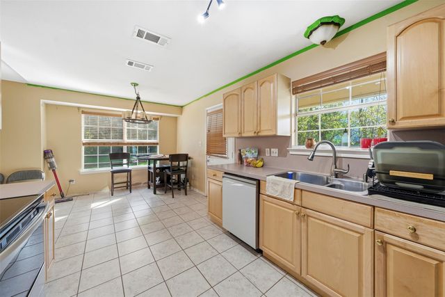 105 Snyders TRL, Liberty Hill, TX 78642