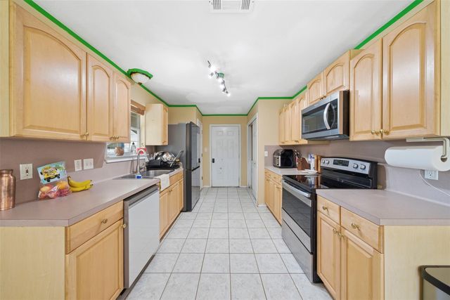 105 Snyders TRL, Liberty Hill, TX 78642