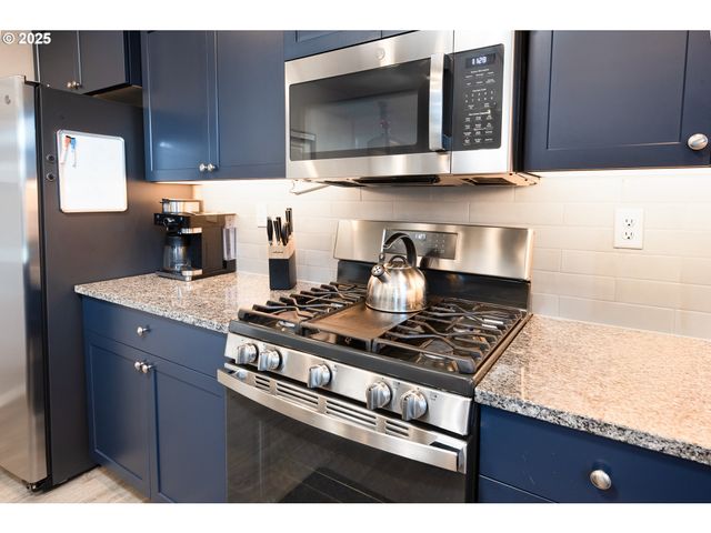 792 S 52ND Pl, Springfield, OR 97478