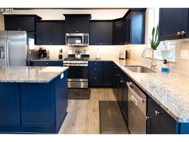 792 S 52ND Pl, Springfield, OR 97478