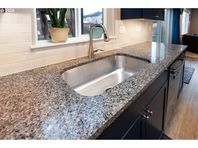 792 S 52ND Pl, Springfield, OR 97478