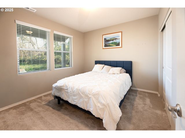 792 S 52ND Pl, Springfield, OR 97478