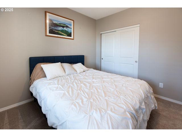 792 S 52ND Pl, Springfield, OR 97478