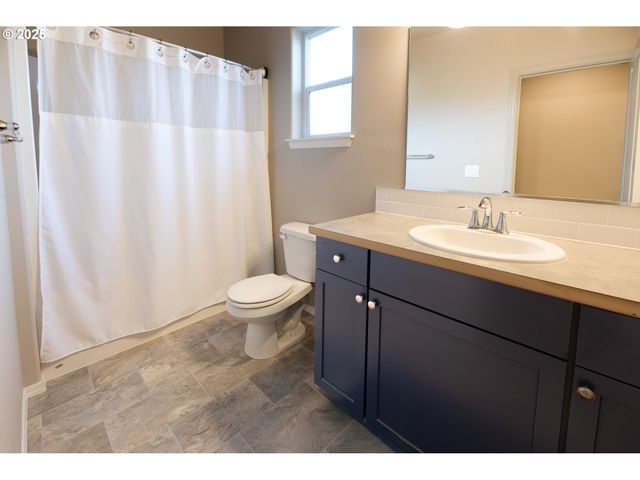 792 S 52ND Pl, Springfield, OR 97478