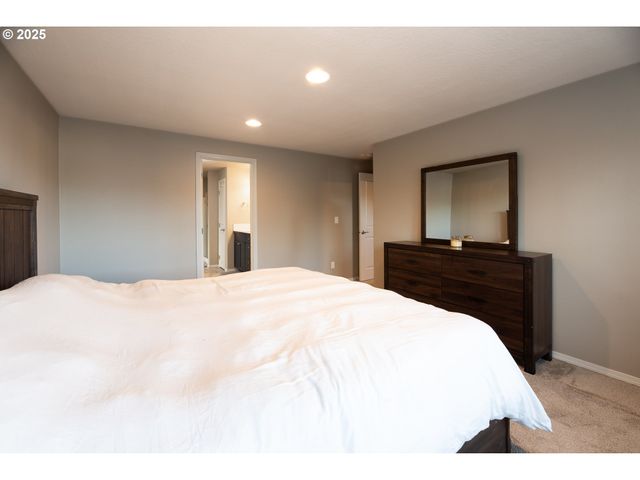 792 S 52ND Pl, Springfield, OR 97478