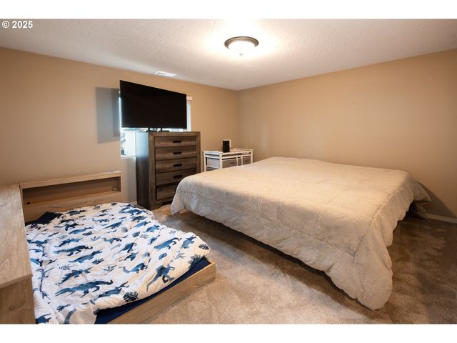 792 S 52ND Pl, Springfield, OR 97478