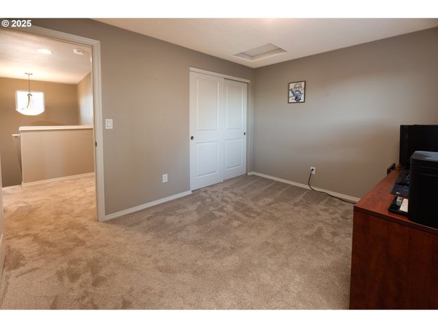 792 S 52ND Pl, Springfield, OR 97478