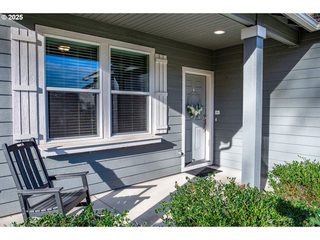 792 S 52ND Pl, Springfield, OR 97478