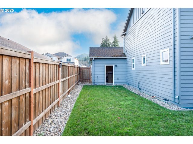 792 S 52ND Pl, Springfield, OR 97478