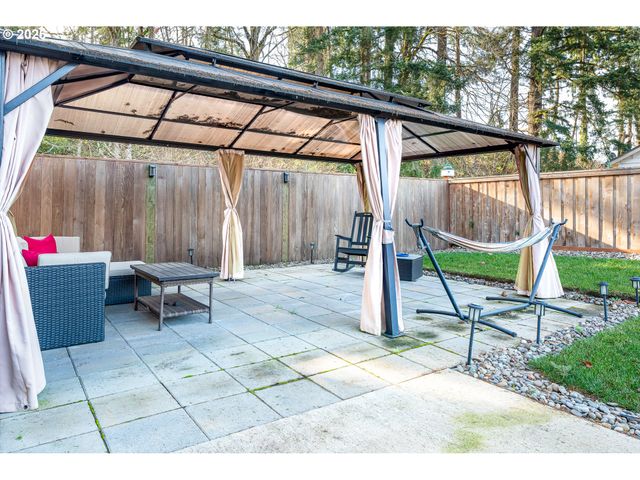 792 S 52ND Pl, Springfield, OR 97478