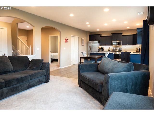 792 S 52ND Pl, Springfield, OR 97478