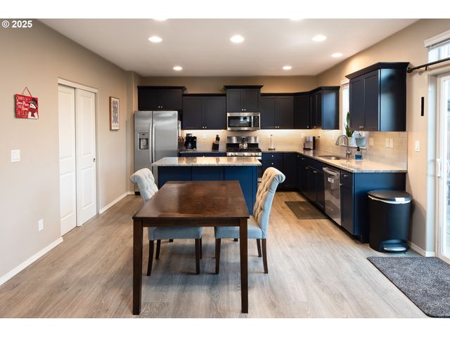 792 S 52ND Pl, Springfield, OR 97478