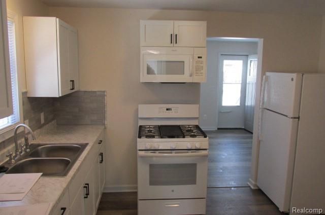 6533 Cloverton Drive, Waterford, MI 48329