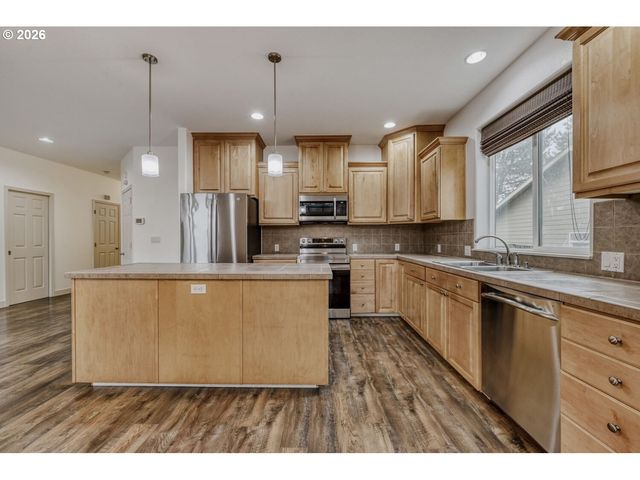 43 S 20TH Ave, Cornelius, OR 97113