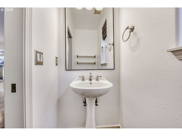 43 S 20TH Ave, Cornelius, OR 97113