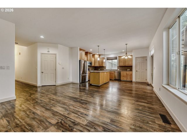 43 S 20TH Ave, Cornelius, OR 97113