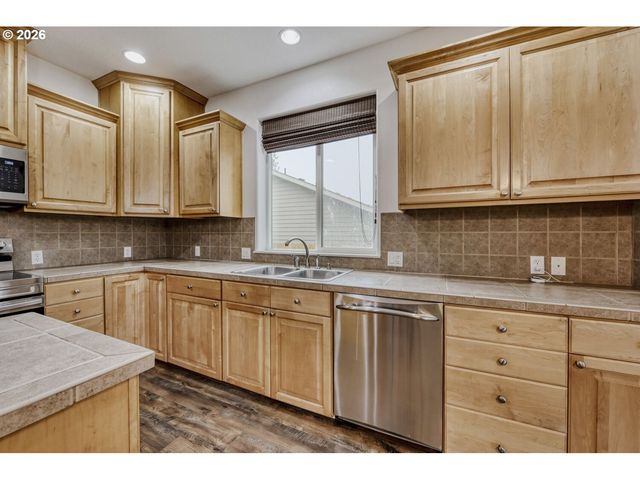 43 S 20TH Ave, Cornelius, OR 97113